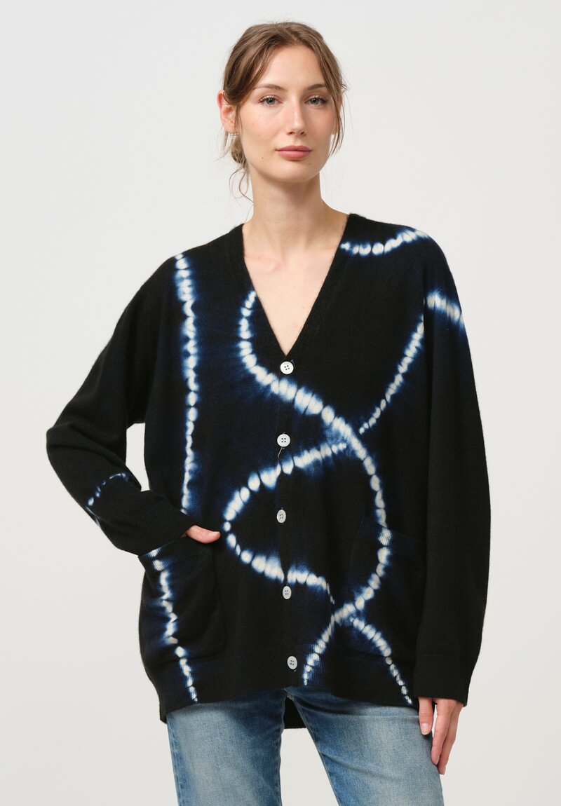 Suzusan Cashmere Mokume Shibori Cardigan in Natural White & Black Line	