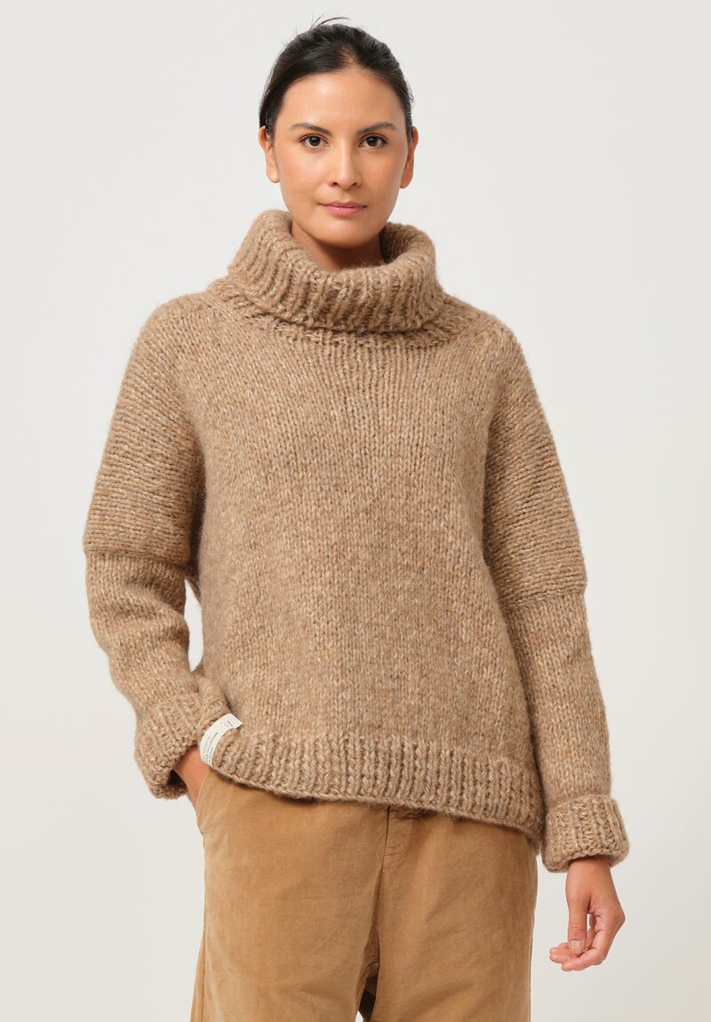 Album di Famiglia Serie Numerata Hand-Knit Alpaca & Cotton Dolcevita Turtleneck in Sugar Brown	