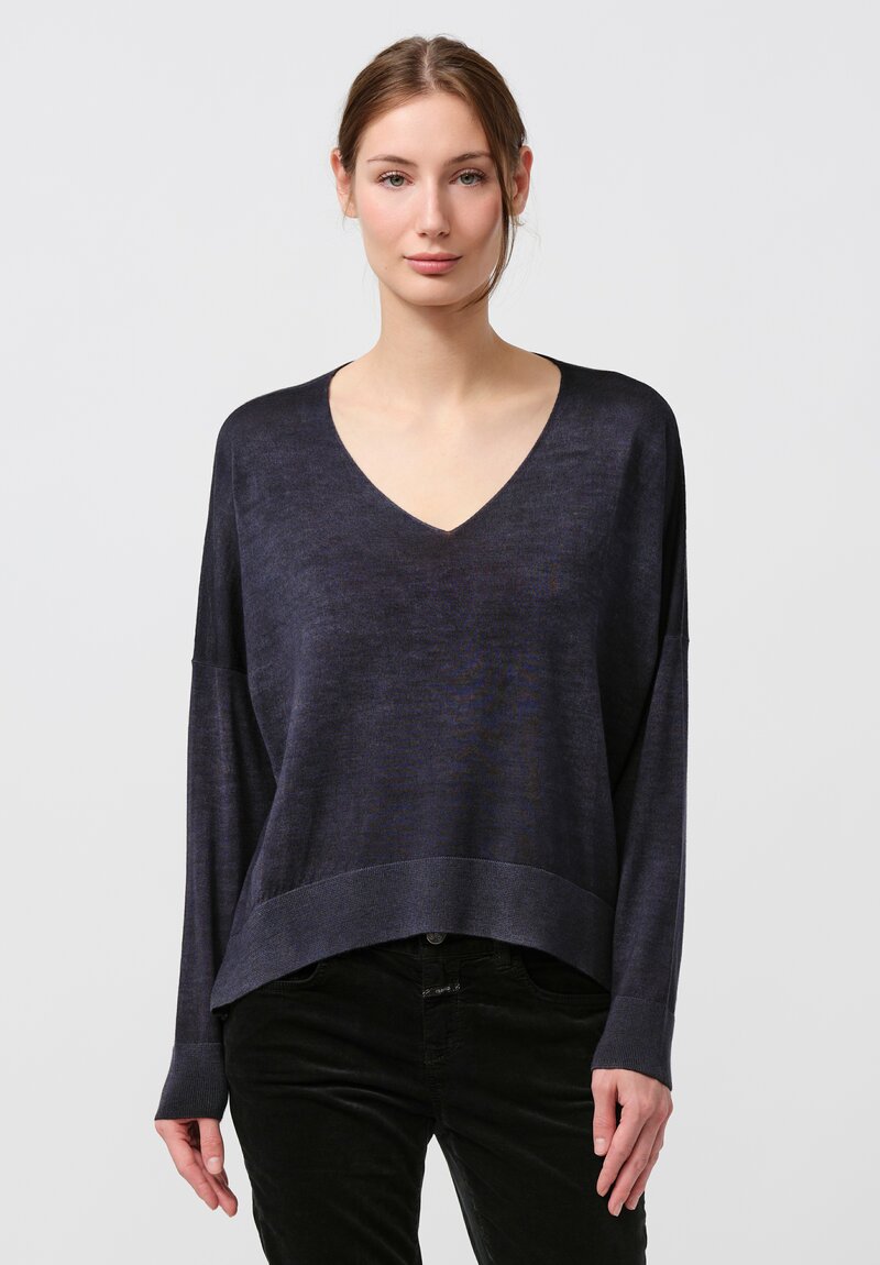 Avant Toi Cashmere & Silk V-Neck Stondata Top in Nero Navy Blue	