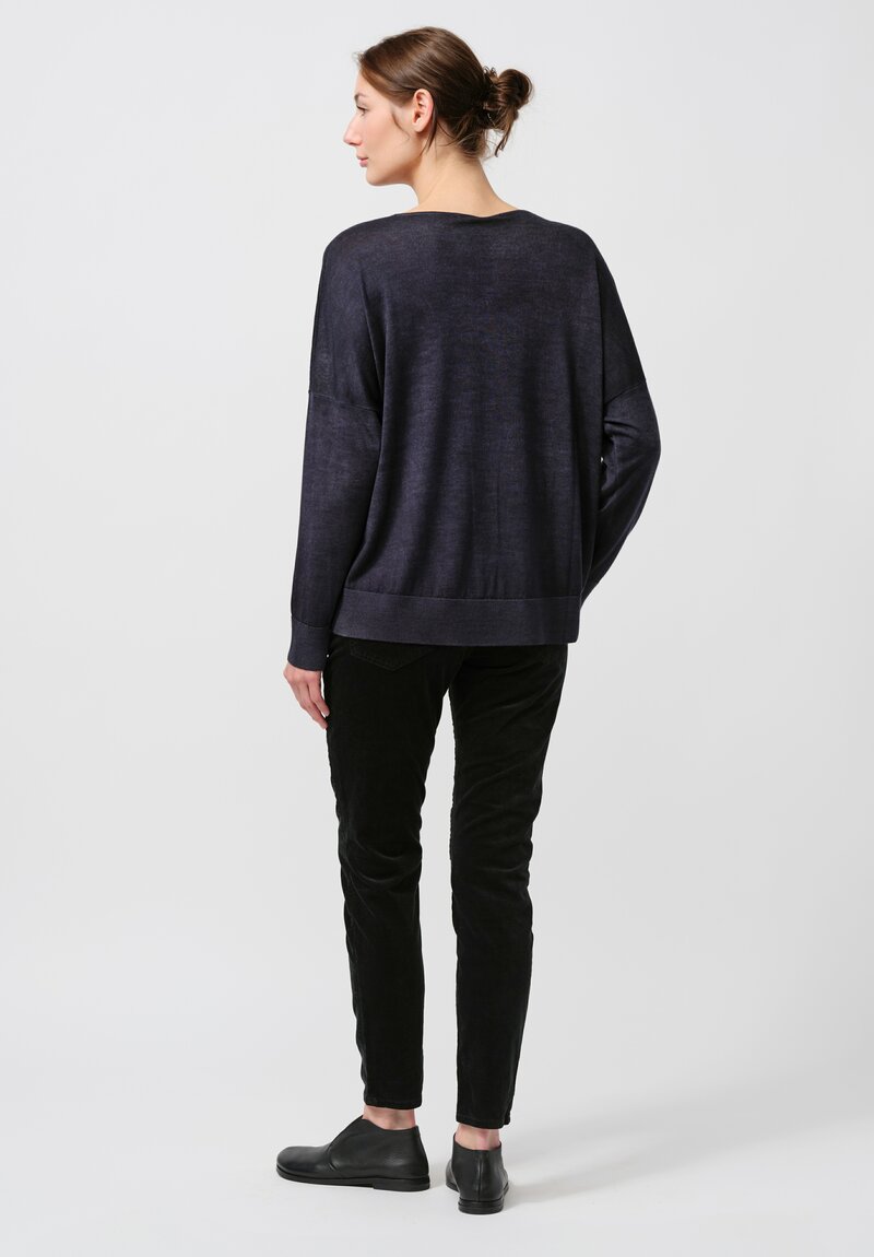 Avant Toi Cashmere & Silk V-Neck Stondata Top in Nero Navy Blue	