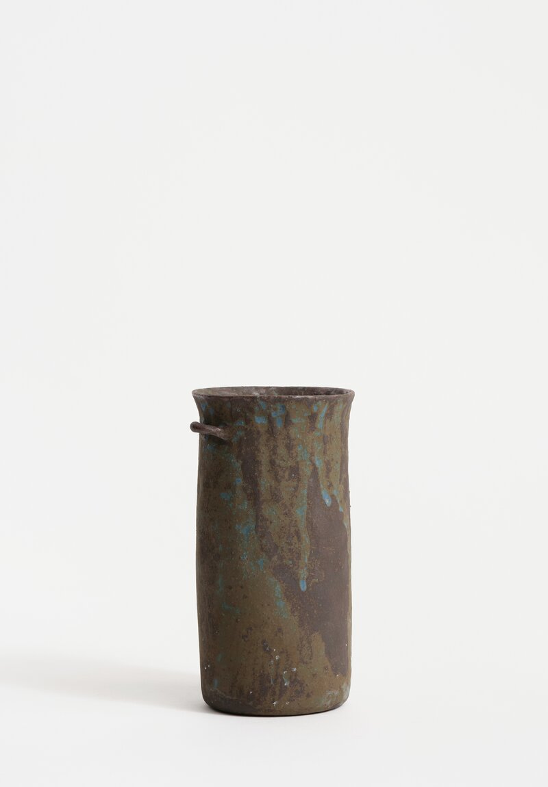 Nobue Ibaraki Long Vase Poignées in Weathered Lapis Brown	