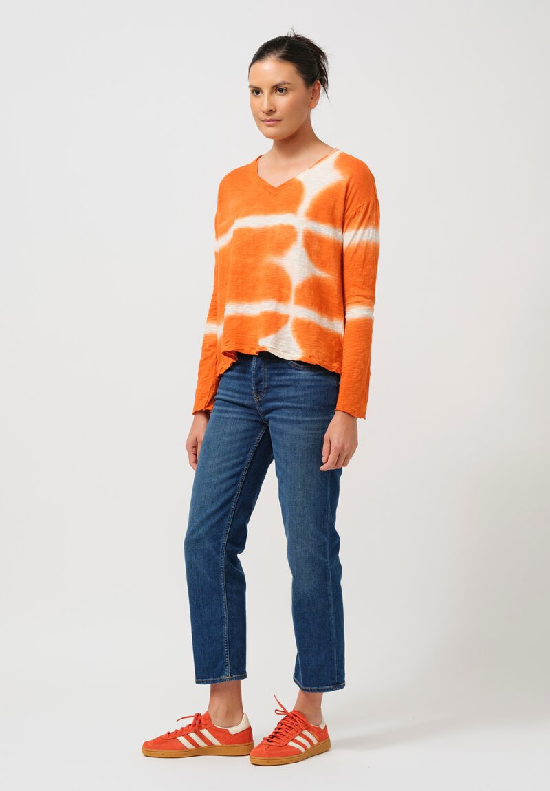 Gilda Midani Pattern-Dyed V-Neck Trapeze Tee in Orange Star