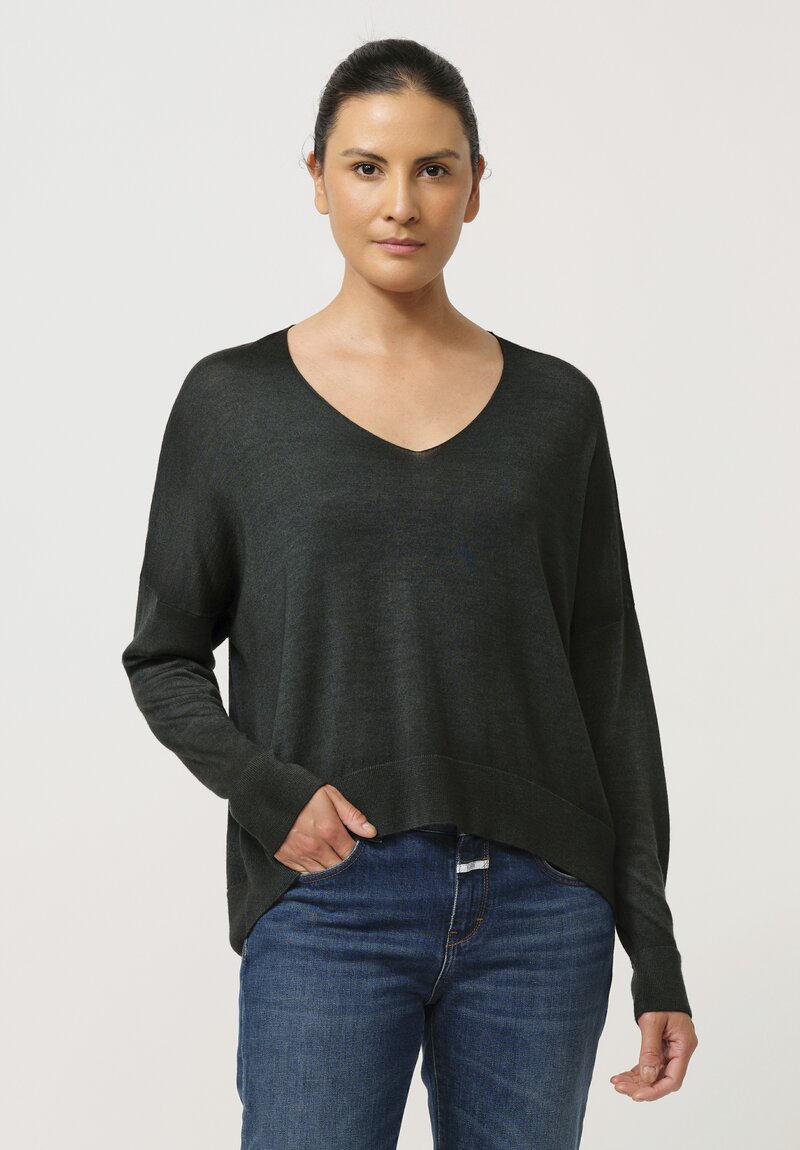 Avant Toi Cashmere & Silk V-Neck Stondata Top in Nero & Verde Frame