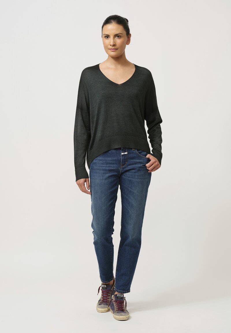 Avant Toi Cashmere & Silk V-Neck Stondata Top in Nero Verde Frame