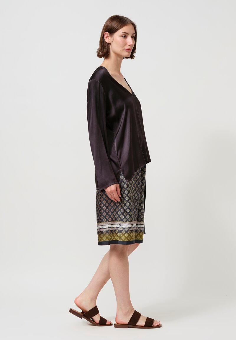 Ōtzĭo Silk Marta Shorts in Navy Blue & Olive