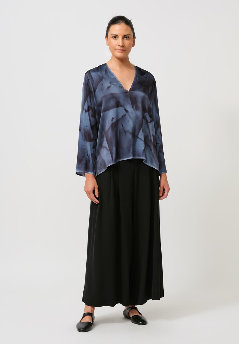 Avant Toi Hand-Painted Silk V-Neck Barchetta Top in Nero Marbled Titanium Blue