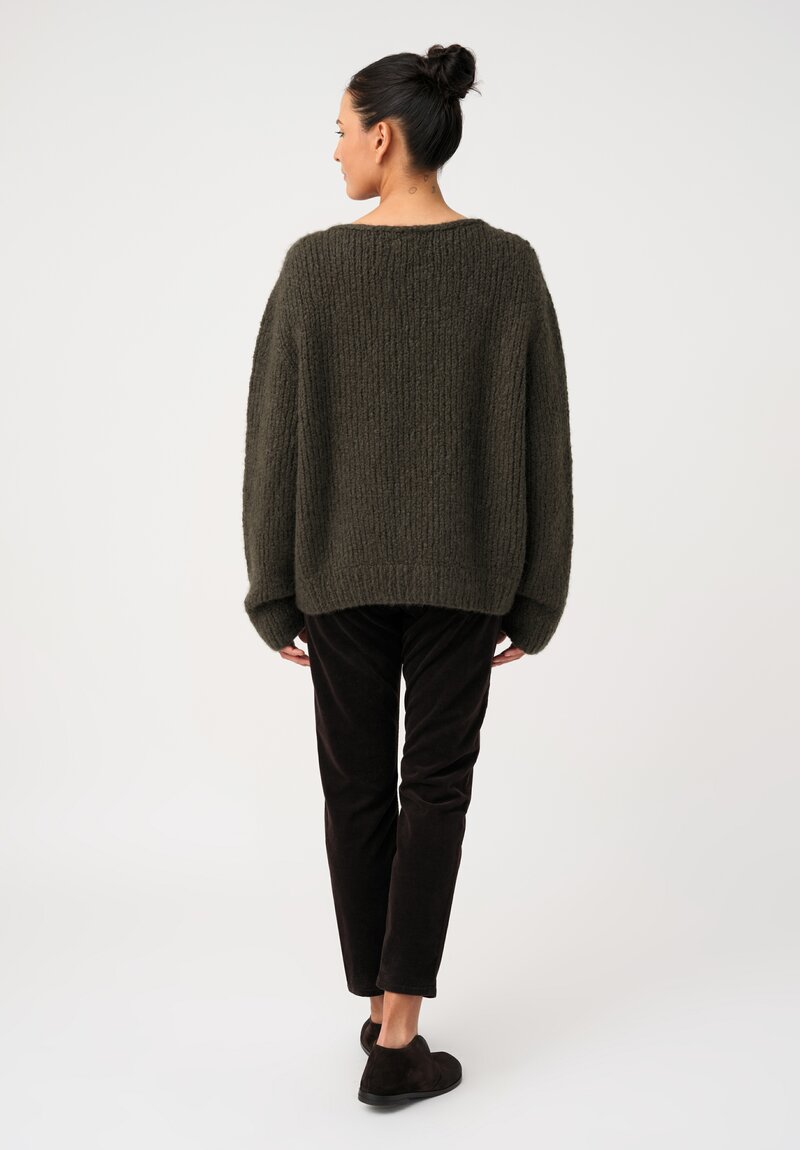 Wommelsdorff Cashmere & Silk Hand-Knit Faye Scooped Neck Sweater in Hunter Green