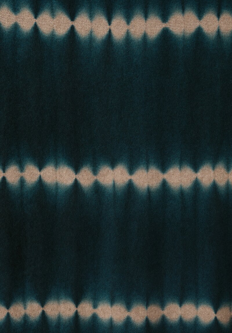 Suzusan Cashmere Knit Nuisuji Shibori Travel Shawl in Spruce Green & Sand