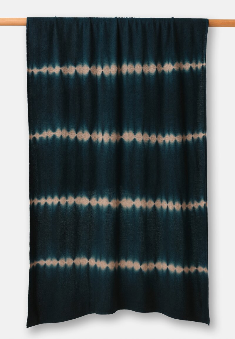 Suzusan Cashmere Knit Nuisuji Shibori Travel Shawl in Spruce Green & Sand