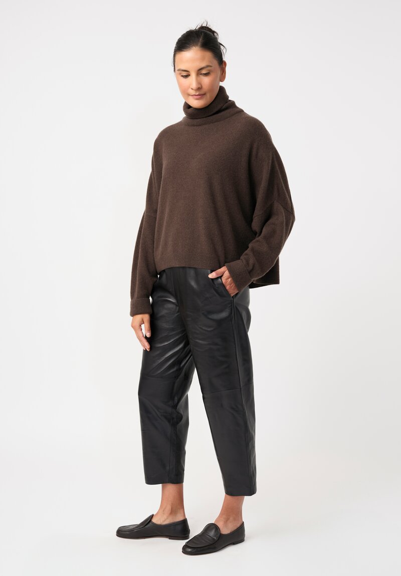 Dusan Cashmere Iconic Crewneck Sweater in Cedar Brown