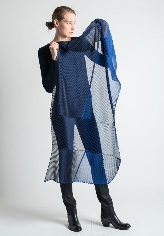 Issey Miyake Cauliflower Two Tone Pleated Scarf in Blue & Black