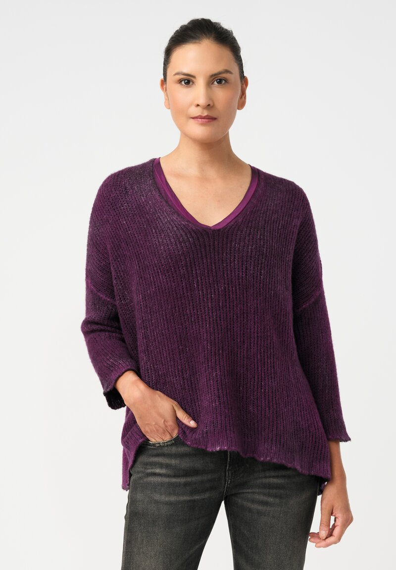 Avant Toi Cashmere & Silk V-Neck Garza Sweater in Nero & Anemone Purple