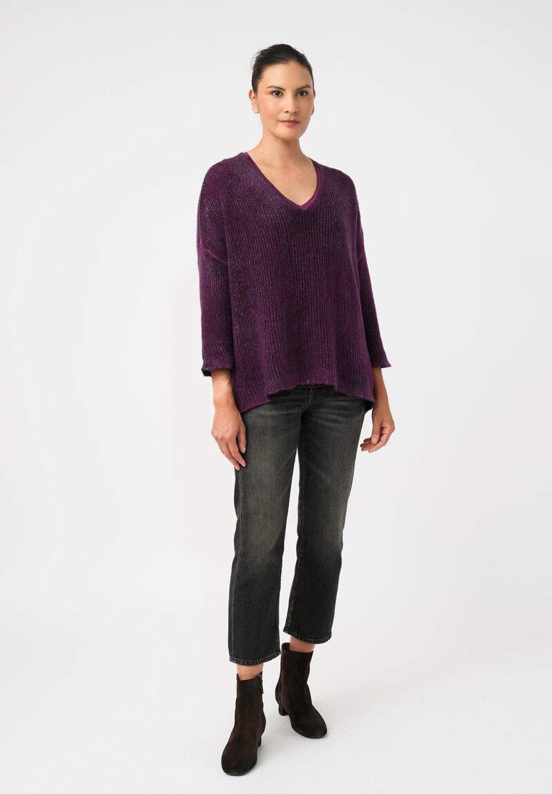 Avant Toi Cashmere & Silk V-Neck Garza Sweater in Nero & Anemone Purple