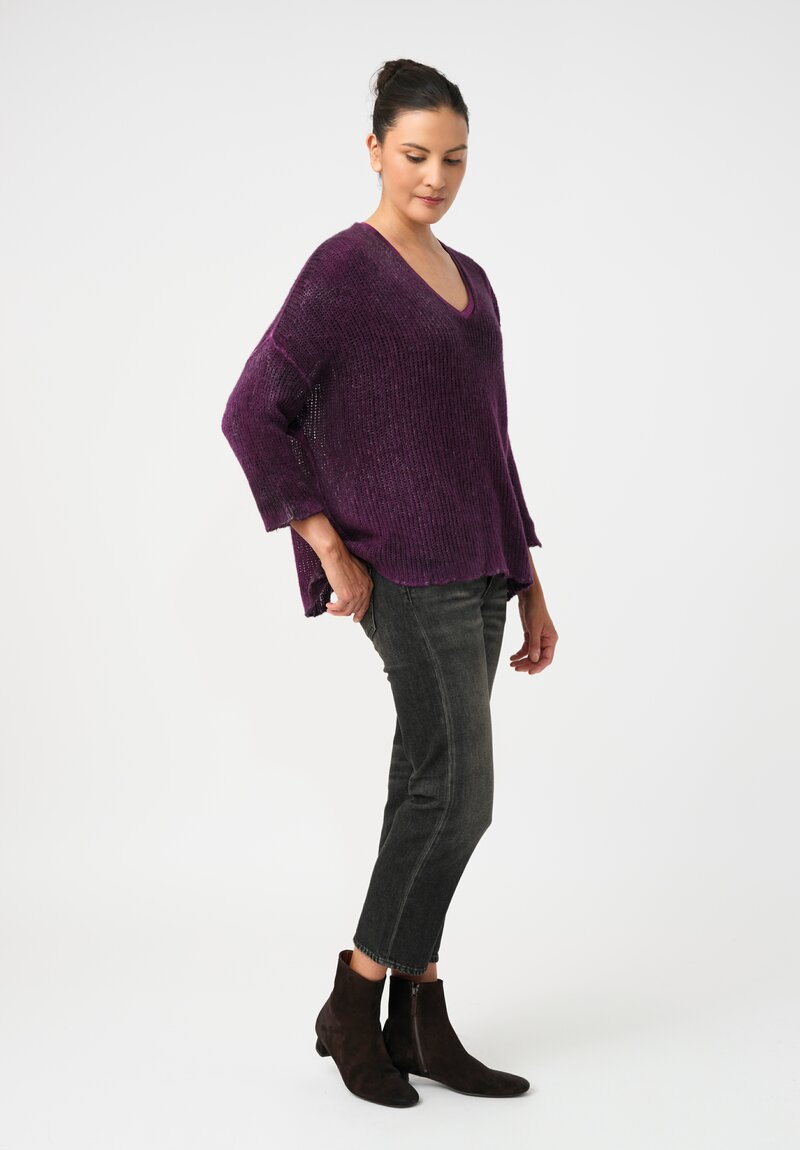 Avant Toi Cashmere & Silk V-Neck Garza Sweater in Nero & Anemone Purple