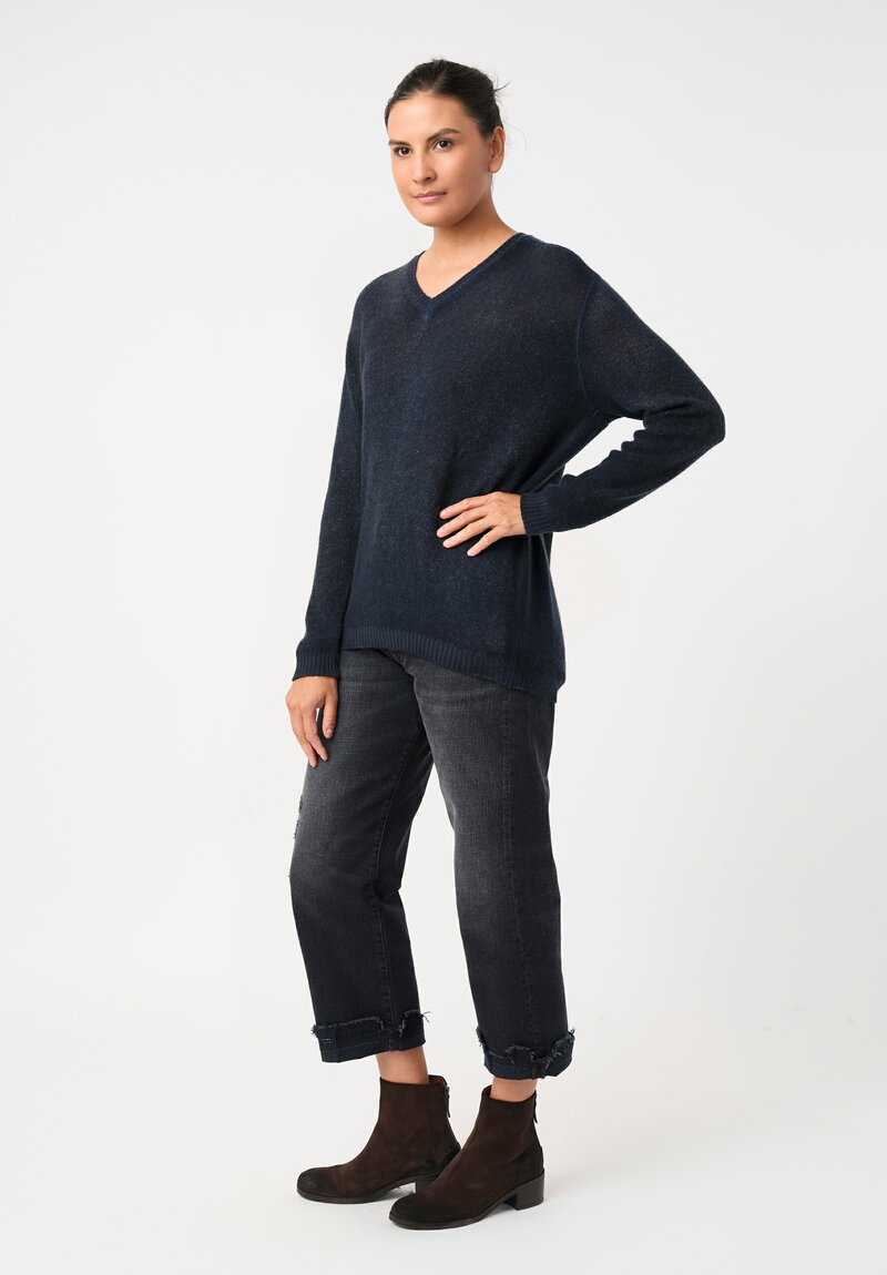 Avant Toi Cashmere V-Neck Relaxed Sweater in Nero & Fiume Blue