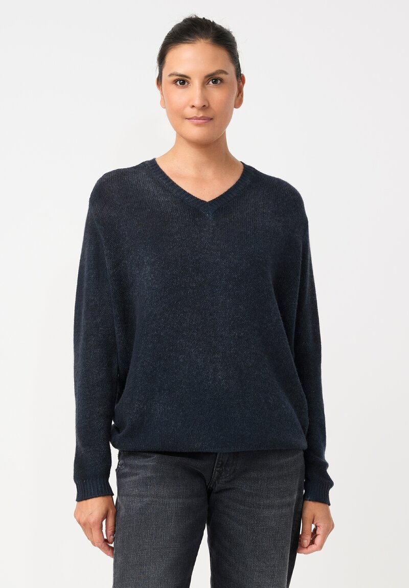 Avant Toi Cashmere V-Neck Relaxed Sweater in Nero & Fiume Blue