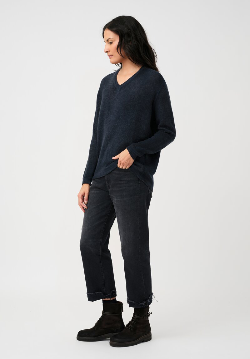 Avant Toi Cashmere Rilassata V-Neck Sweater in Nero & Fiume Blue