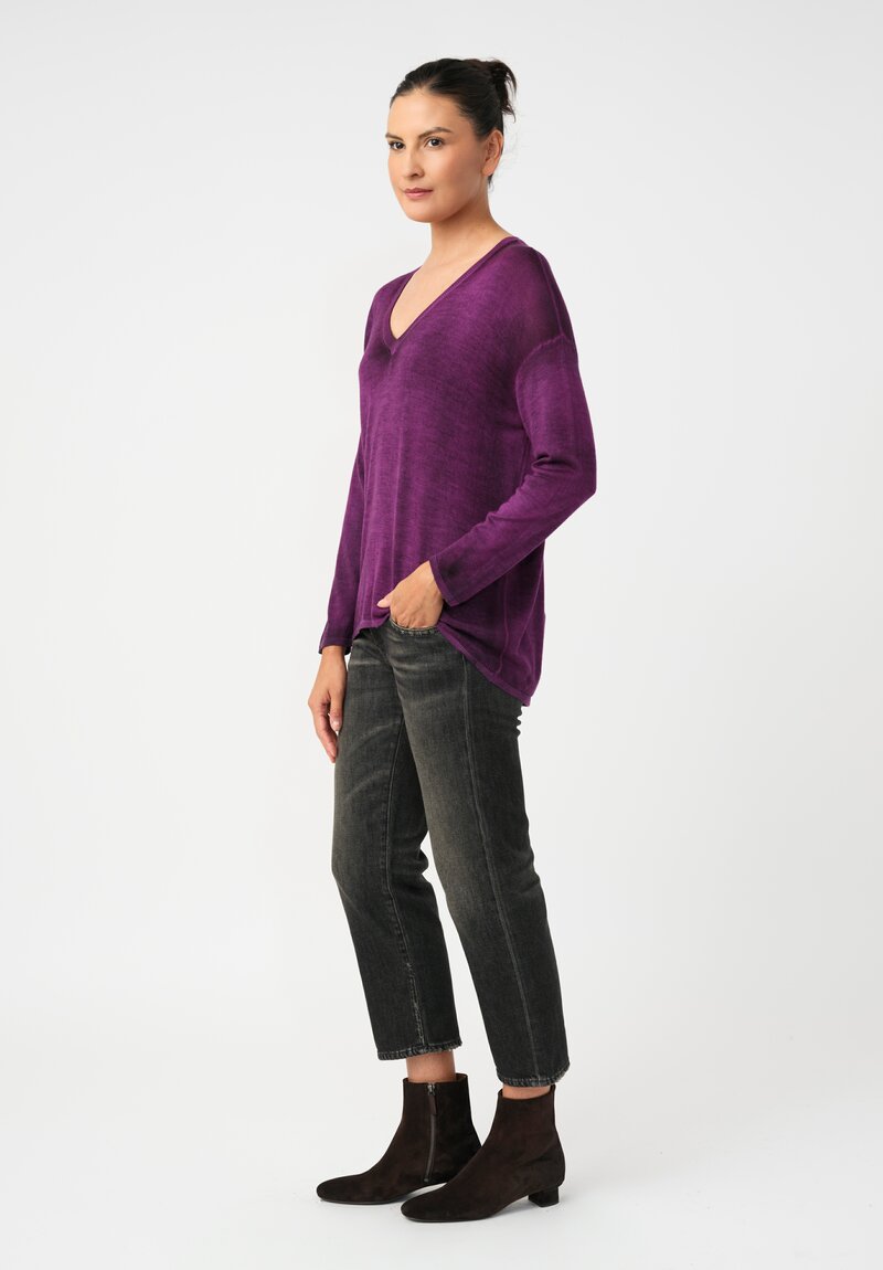 Avant Toi Cashmere & Silk V-Neck Barchetta Sweater in Nero & Anemone Purple