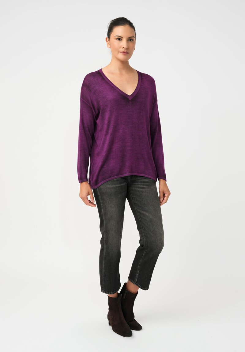 Avant Toi Cashmere & Silk V-Neck Barchetta Sweater in Nero & Anemone Purple