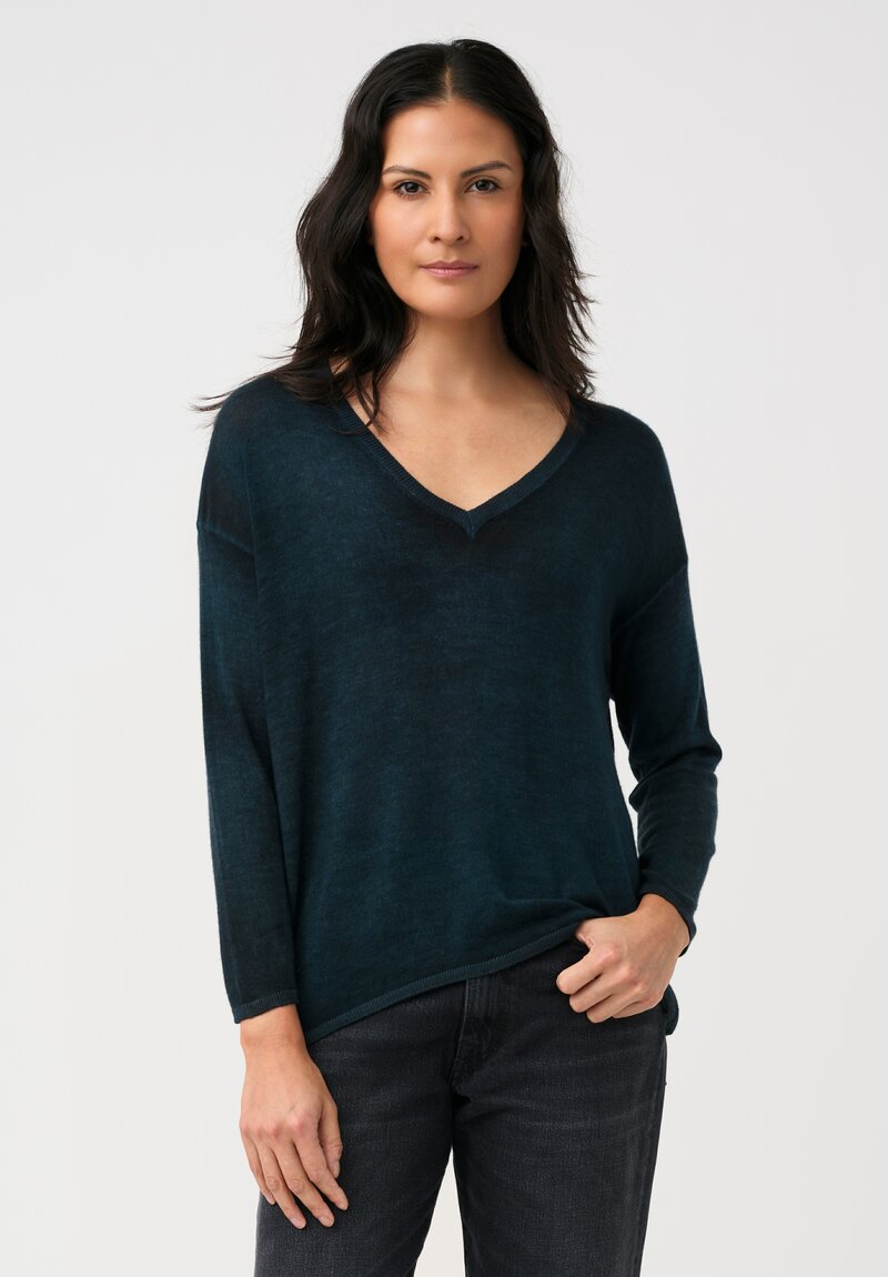 Avant Toi Hand-Painted Cashmere & Silk Maglia V-Neck Sweater in Nero & Laguna Blue