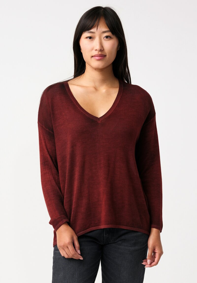 Avant Toi Cashmere & Silk Hand-Painted V-Neck Barchetta Sweater in Nero & Fuoco Red
