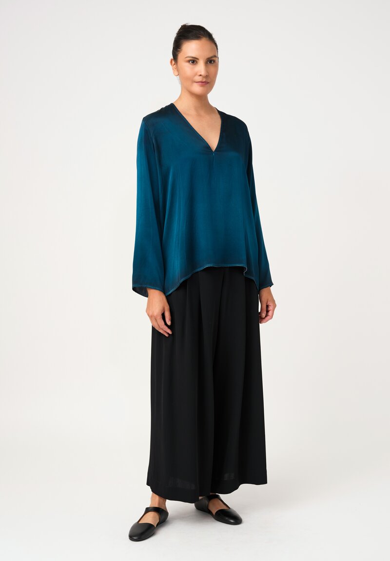 Avant Toi Silk Hand-Painted V-Neck Barchetta Top in Nero & Laguna Blue