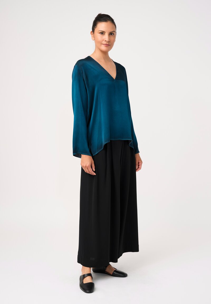 Avant Toi Silk Hand-Painted V-Neck Barchetta Top in Nero & Laguna Blue