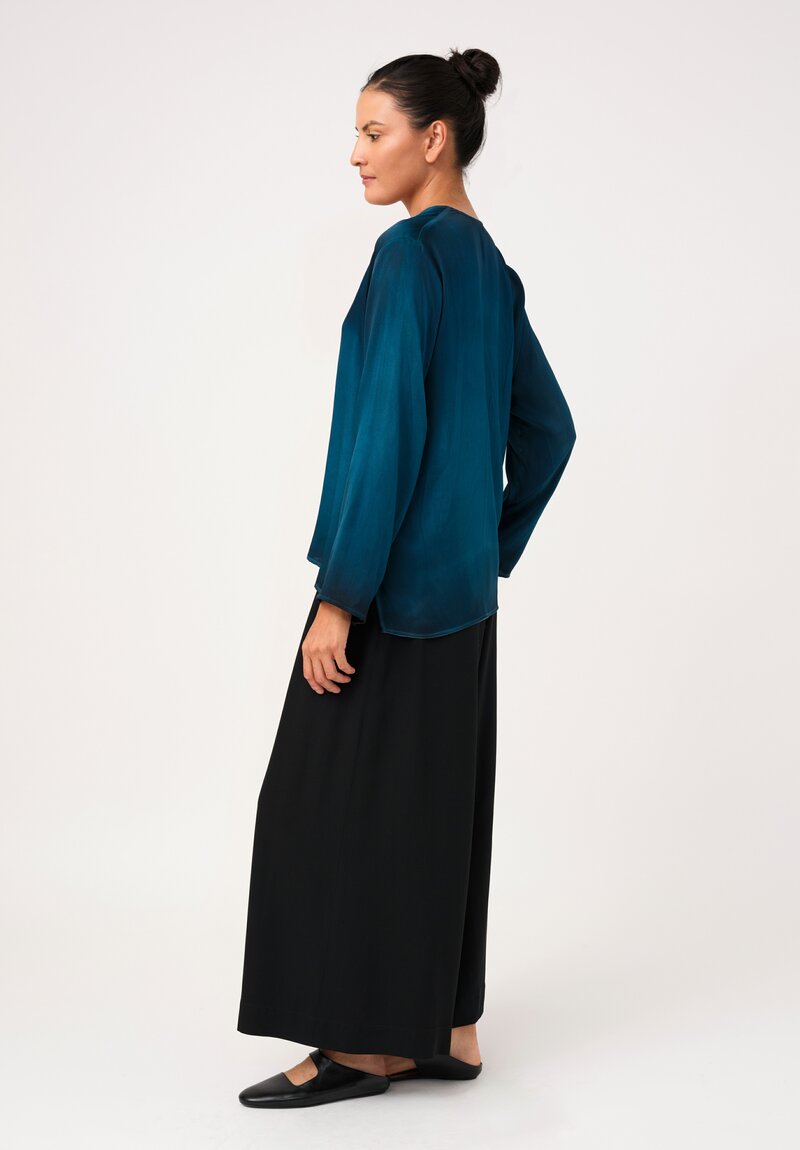 Avant Toi Silk Hand-Painted V-Neck Barchetta Top in Nero & Laguna Blue