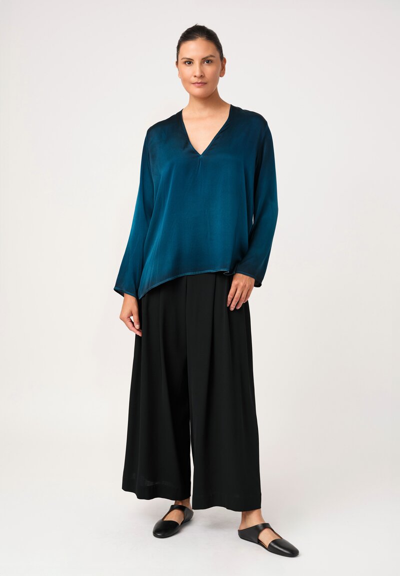 Avant Toi Silk Hand-Painted V-Neck Barchetta Top in Nero & Laguna Blue