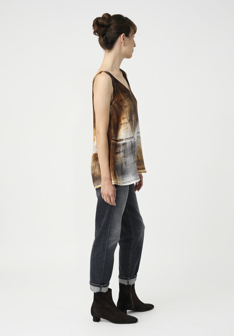 Avant Toi Silk Hand-Painted V-Neck Sleeveless Top in Antilope Brown Murales