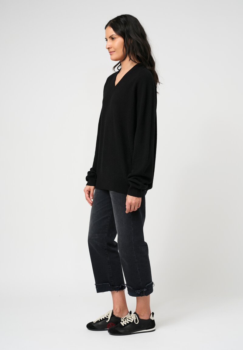 Frenckenberger Cashmere Boyfriend V-Neck Sweater in Black