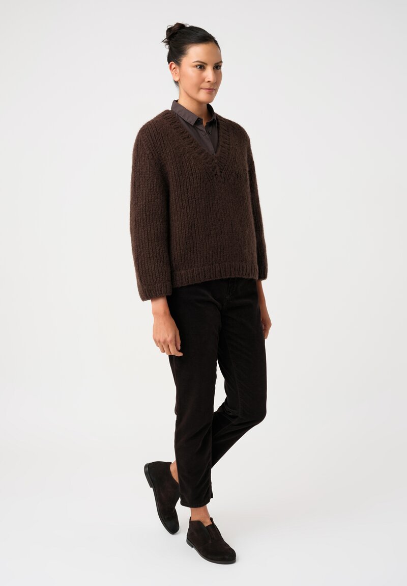 Wommelsdorff Cashmere & Silk Hand-Knit Zara V-Neck Sweater in Umbra Brown