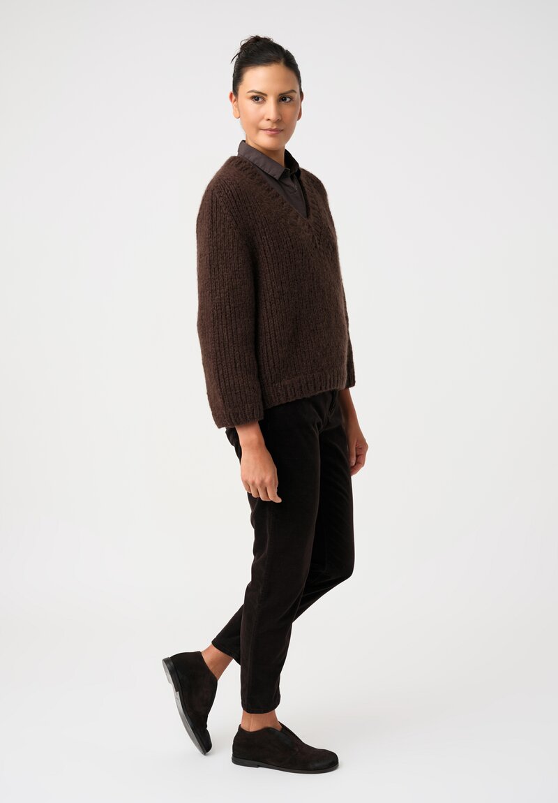 Wommelsdorff Cashmere & Silk Hand-Knit Zara V-Neck Sweater in Umbra Brown