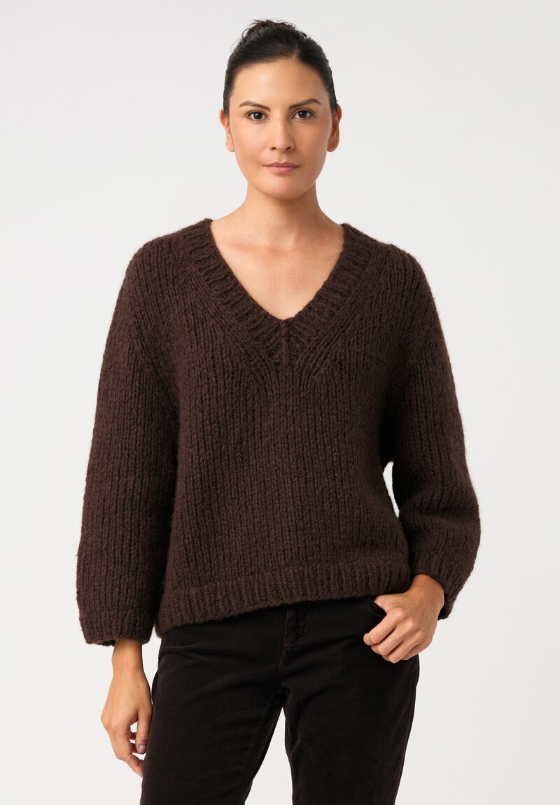 Wommelsdorff Cashmere & Silk Hand-Knit Zara V-Neck Sweater in Umbra Brown