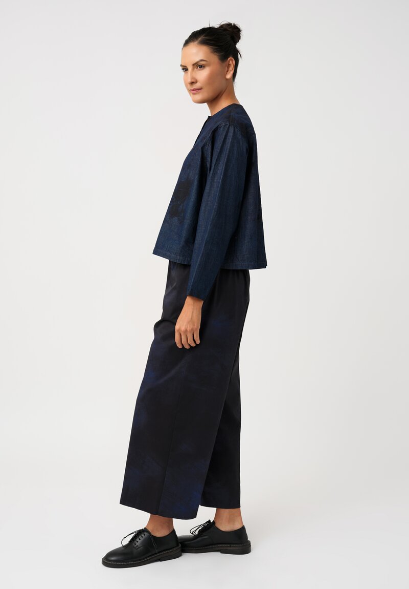 Suzusan Pima Cotton Denim Madara Shibori Cropped Button Down Shirt in Indigo Blue & Black	
