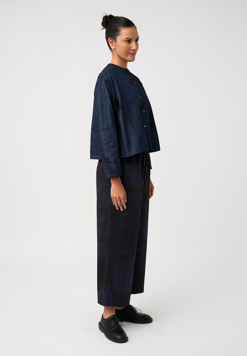 Suzusan Pima Cotton Denim Madara Shibori Cropped Button Down Shirt in Indigo Blue & Black	