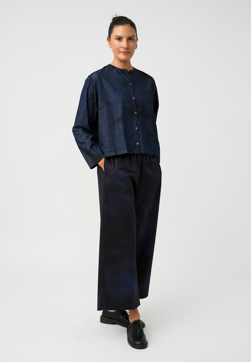 Suzusan Pima Cotton Denim Madara Shibori Cropped Button Down Shirt in Indigo Blue & Black	