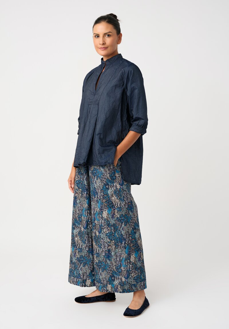 Daniela Gregis Washed Texture Cotton Wide Leg High Waist Pigiama Tasche Pants with Slightly Cropped Ankle Length Hemline in Blue Flower Fantasia Pattern Three Quarter View