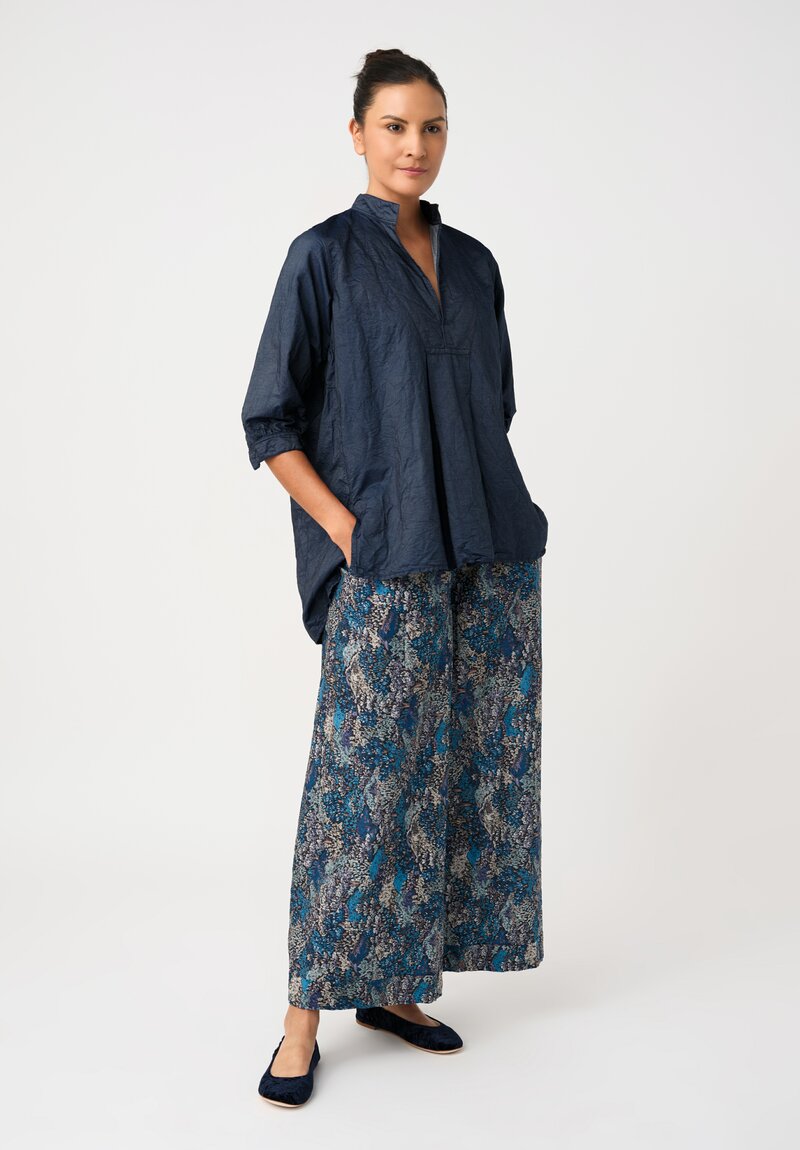 Daniela Gregis Washed Texture Cotton Wide Leg High Waist Pigiama Tasche Pants with Slightly Cropped Ankle Length Hemline in Blue Flower Fantasia Pattern Three Quarter View