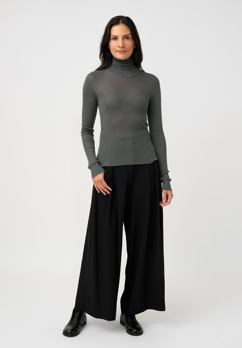 Isabel Benenato Cashmere & Silk Ribbed Jersey Knit Turtleneck in Wintergreen	