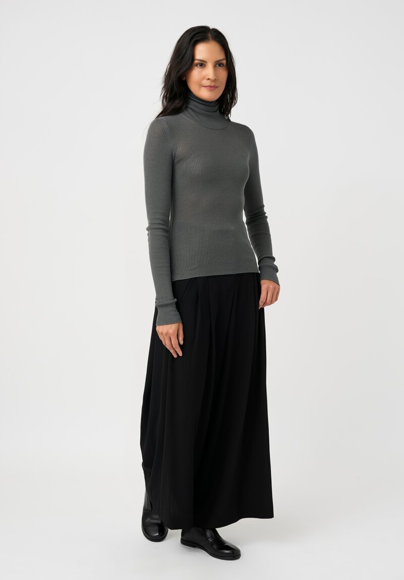Isabel Benenato Cashmere & Silk Ribbed Jersey Knit Turtleneck in Wintergreen	