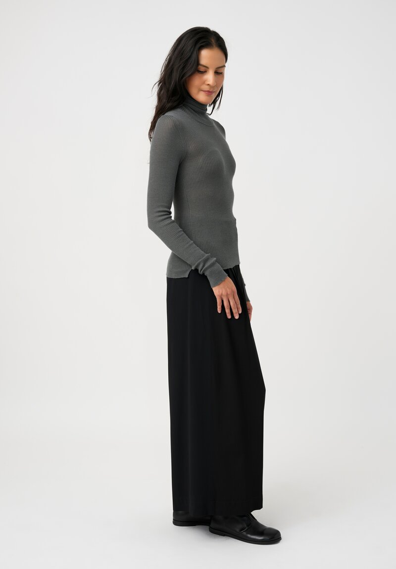 Isabel Benenato Cashmere & Silk Ribbed Jersey Knit Turtleneck in Wintergreen	