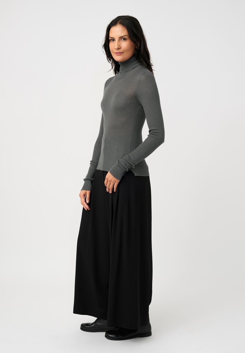 Isabel Benenato Cashmere & Silk Ribbed Jersey Knit Turtleneck in Wintergreen	