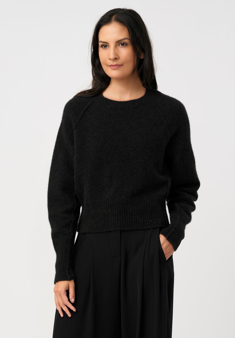 Isabel Benenato Cashmere & Silk Reverse Seam Raglan Sweater in Charcoal Black
