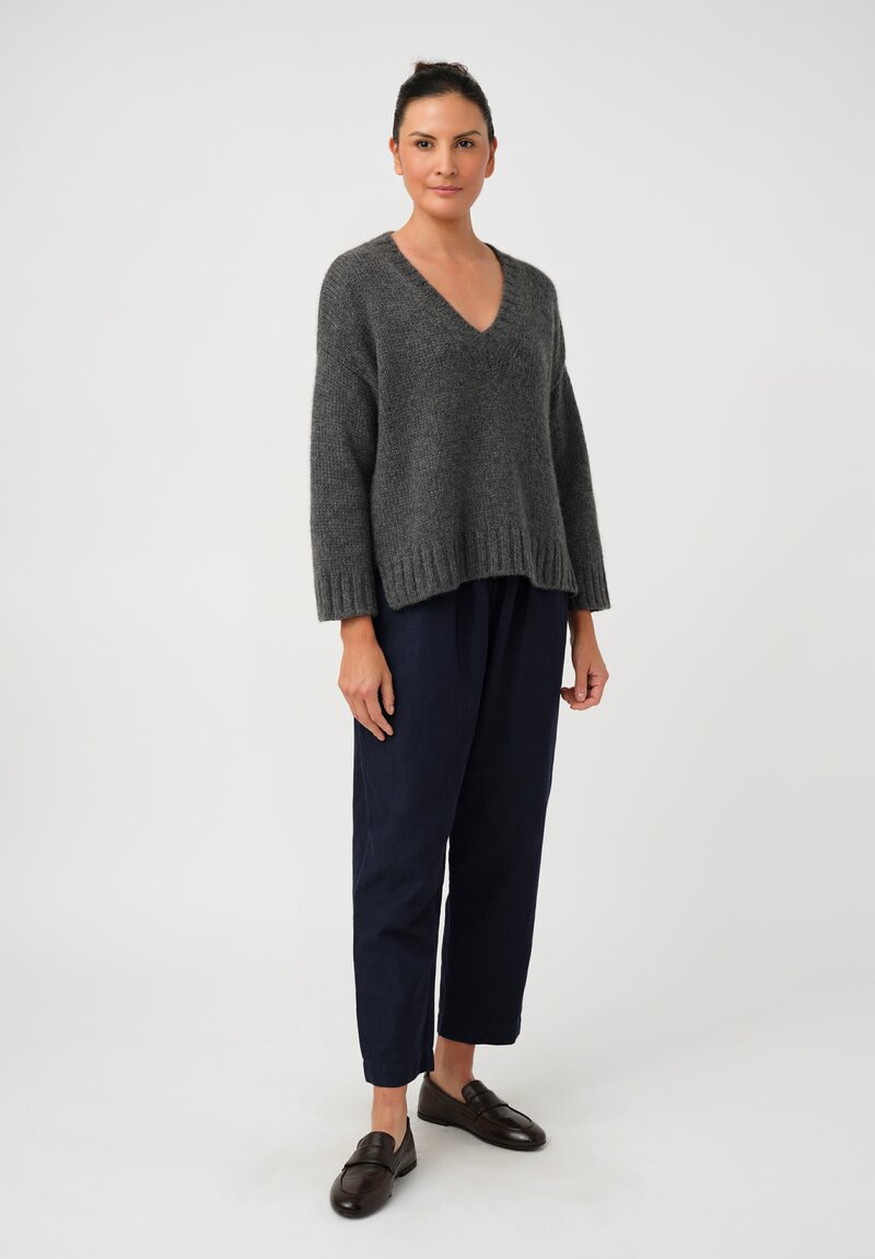 Asciari Cashmere Ferro V-Neck Sweater in Grey