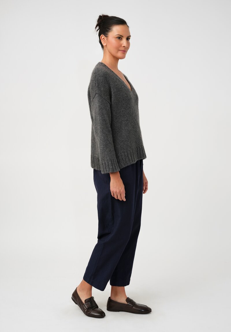 Asciari Cashmere Ferro V-Neck Sweater in Grey