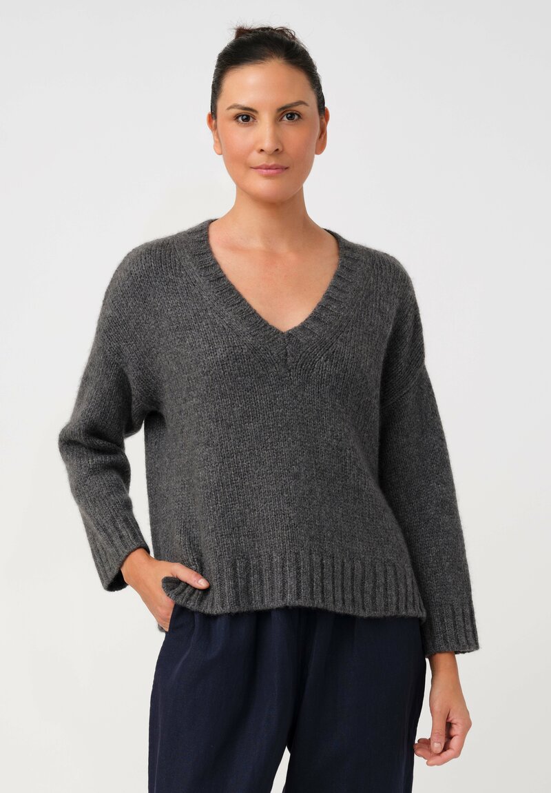 Asciari Cashmere Ferro V-Neck Sweater in Grey