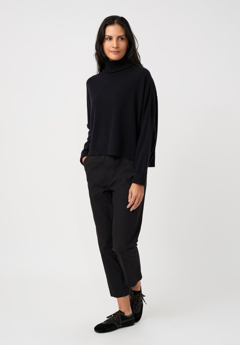 Dusan Cashmere Iconic Turtleneck Sweater in Midnight Blue	