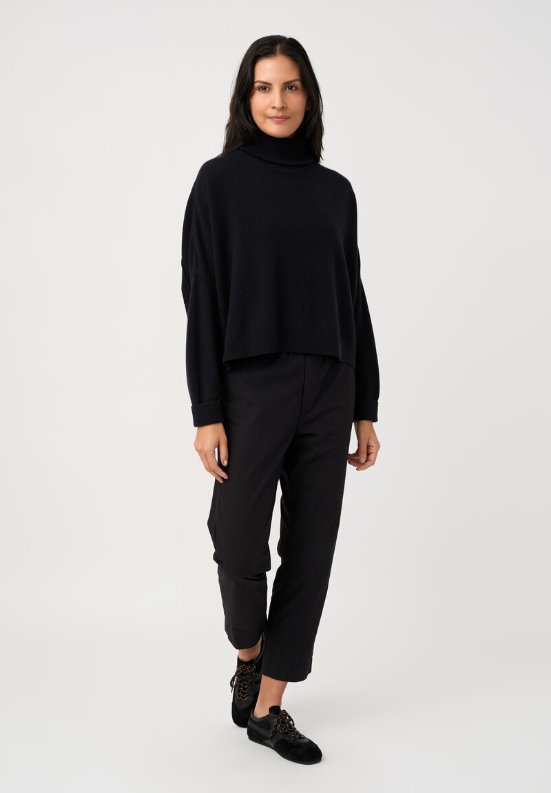 Dusan Cashmere Iconic Turtleneck Sweater in Midnight Blue	