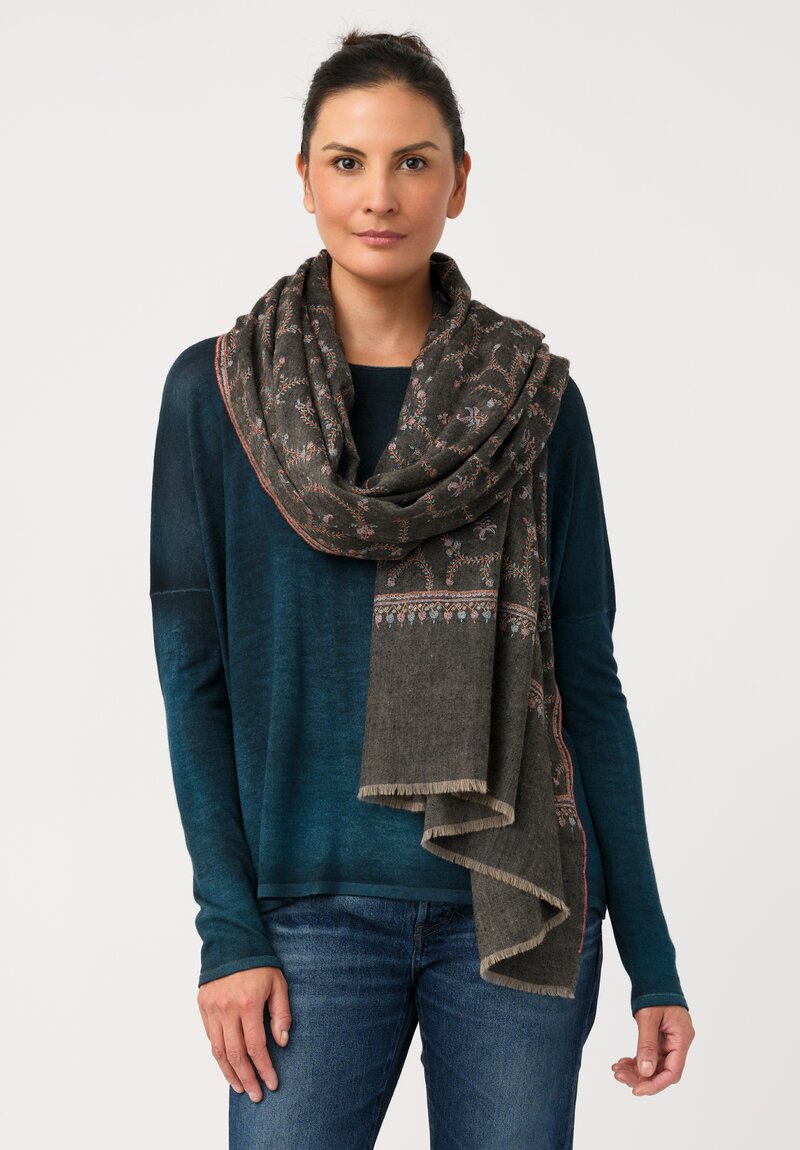 Yaser Shaw Cashmere Kashmiri Embroidered Scarf in Carbon Grey & Paisley Vine Swirls